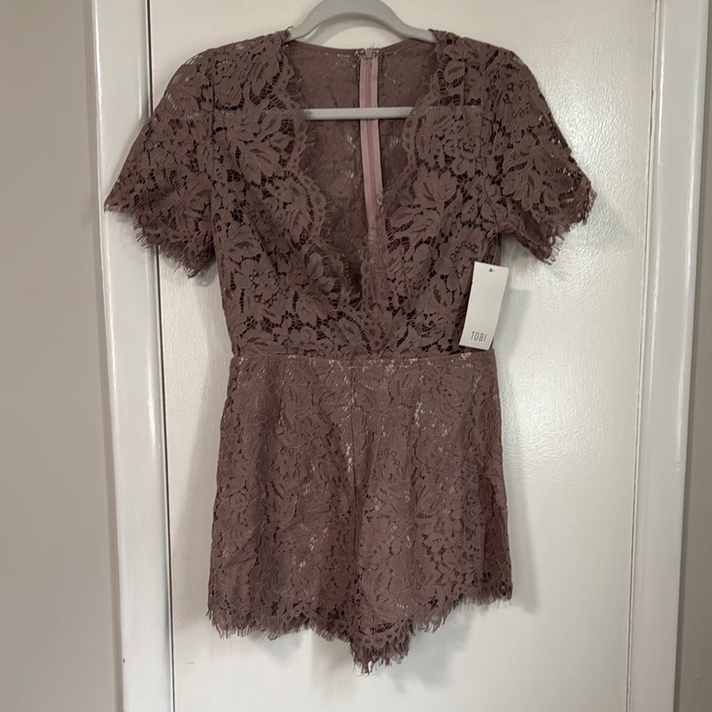 Tobi Lace Romper in Mauve